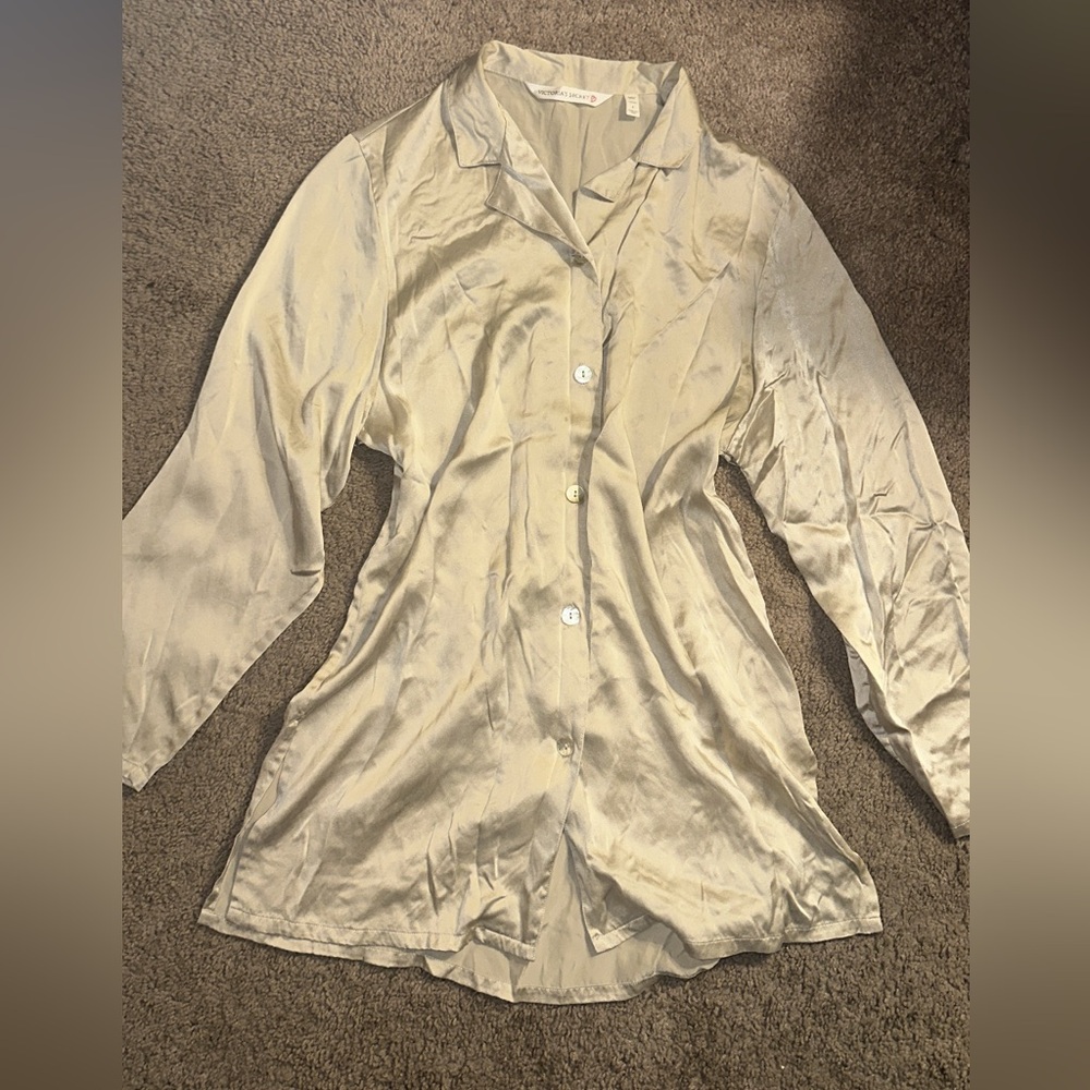 Vintage Victoria’s Secret Ivory Satin Sleep Shirt Pajama Top Button Front Size S